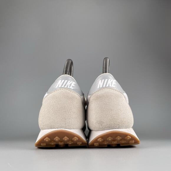 Nike Daybreak Women’s Size 6 White Suede Gum Running Sneakers Casual Shoes GUC - Picture 3 of 9
